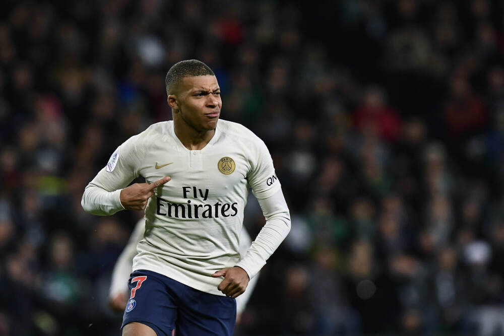 前皇马球员：C罗、劳尔走了皇马依旧 但维尼修斯让球队规矩都丢了